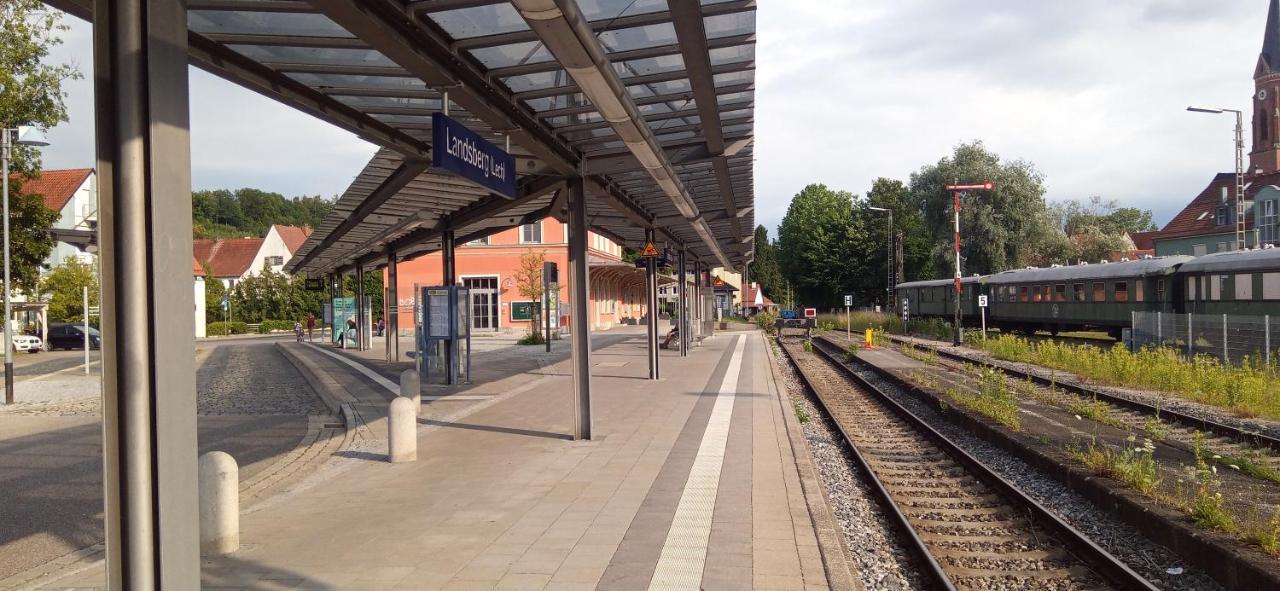 Grosses Zimmer Bad Küche Wohnzimmer Terasse Garten zentral ruhig Landsberg am Lech Exterior foto
